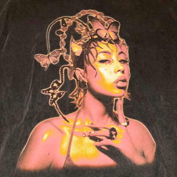 Kali Uchis Tour Shirt - Picture 2 of 4